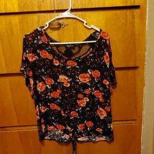 Floral crochet back crop